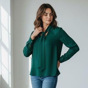 Crescent and Willough ladies blouse medium Green long sleeve neck tie attached